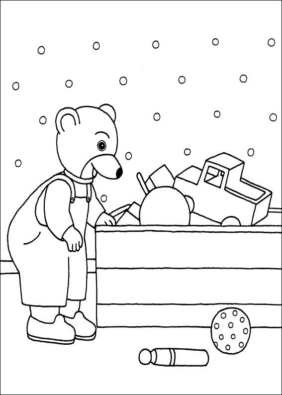 coloriage petit ours brun devant son coffre a jouets